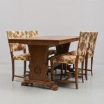 581824 Dinner table